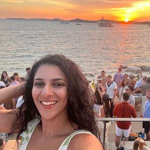 Meet your Posher, Devika